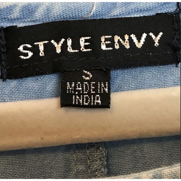 Style Envy Womens Cropped Pullover Top Size S Blue Chambray Smocking Ruffles - Picture 5 of 7